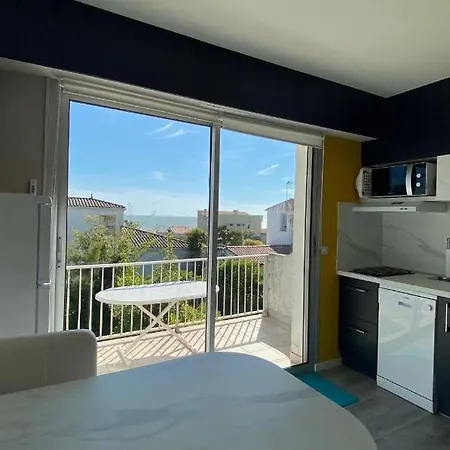 Lumineux Et Terrasse Vue Et Jardin *
