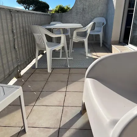 Lumineux Et Terrasse Vue Et Jardin *